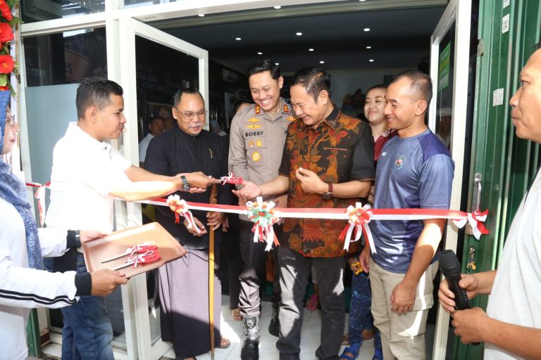 Forkopimda Lamongan Resmikan Arena Fitnes dan Cafe Bang Takir