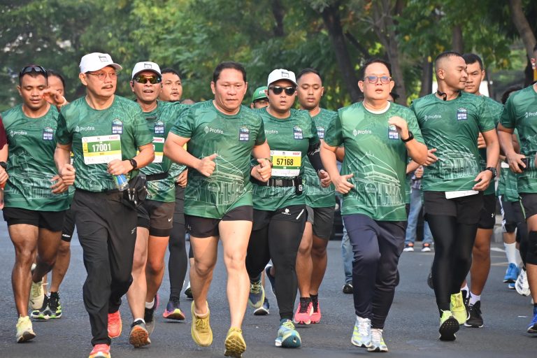 Pangdam Brawijaya Beserta Pj Gubernur Lepas Peserta Surabaya Medic Air Run