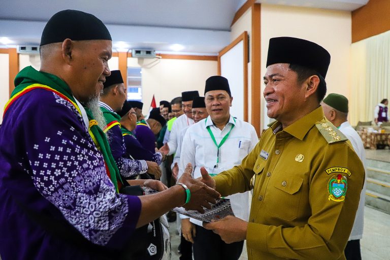 Pj Gubernur Sumut Lepas Keberangkatan 360 Jemaah Haji Kloter I asal Asahan