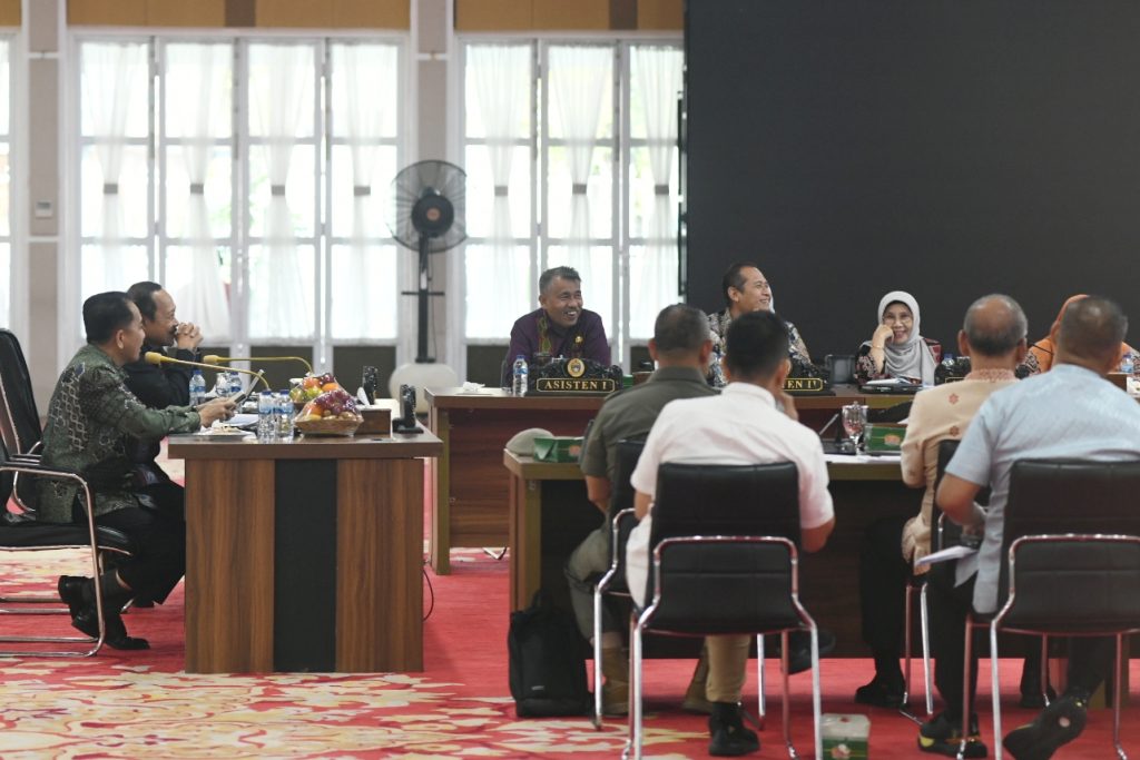 Agus Fatoni Pimpin Rapat Perdana bersama OPD