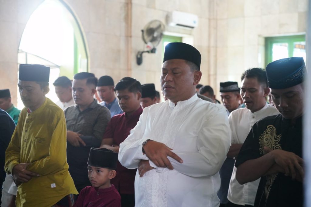 Danrem 121Abw Brigjen TNI Luqman Arief Ikuti Sholat Iduladha