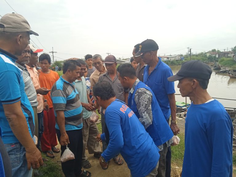 HNSI Medan dan Relawan Wak Young Berbagai Ayam Potong