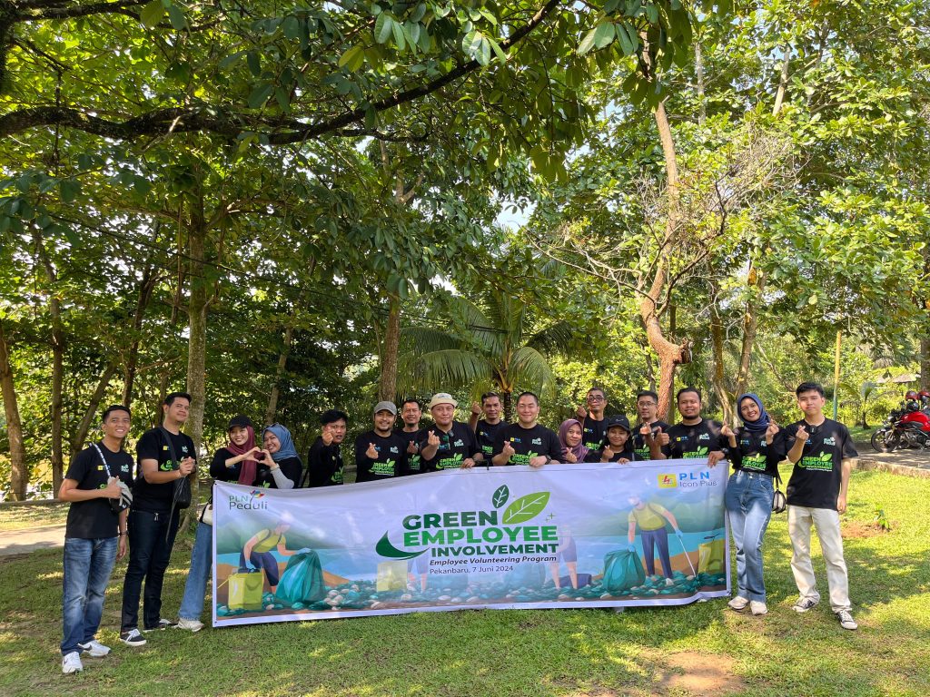 Hari Lingkungan Hidup Sedunia Diisi Aksi Bersih Sampah Danau Buatan