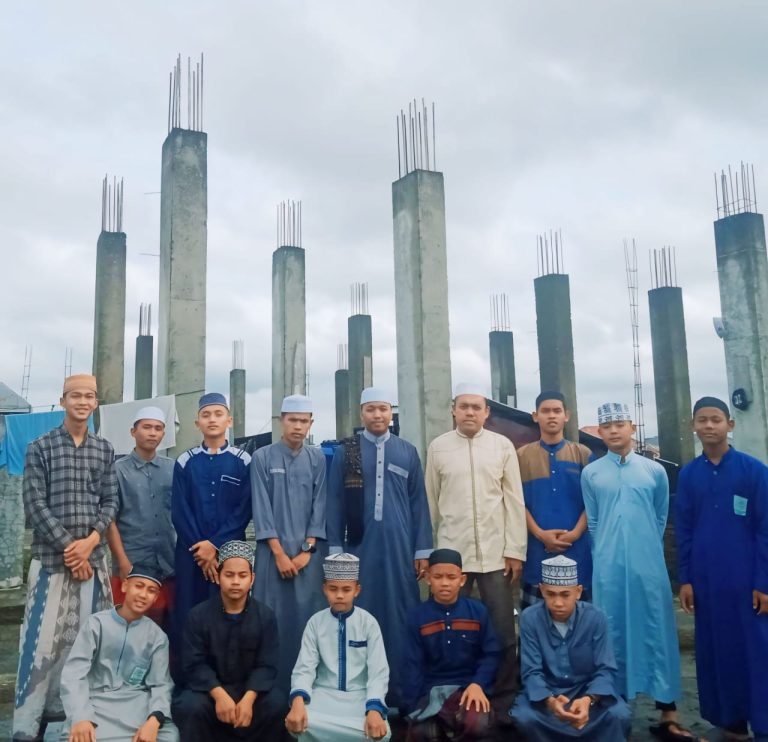 Nikson Nababan Bantu Pembangunan Masjid