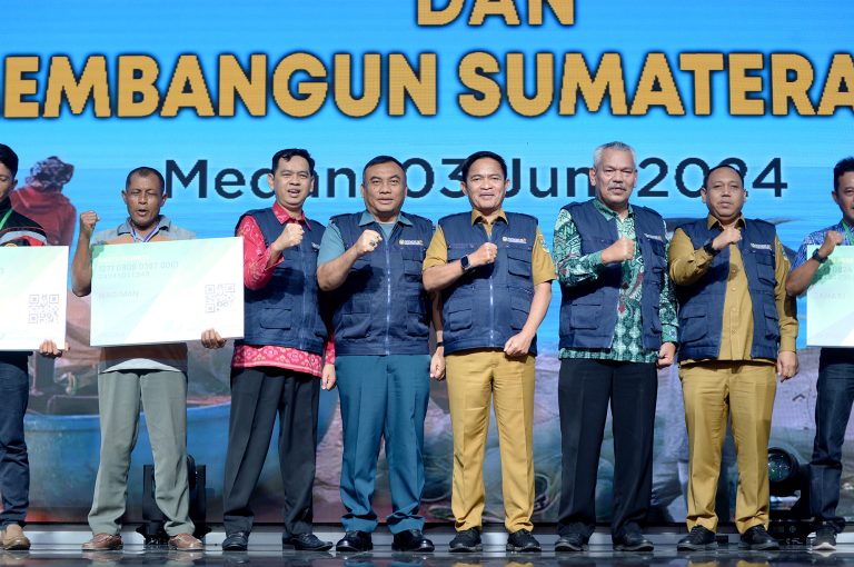 Pj Gubernur Serahkan Asuransi Nelayan dan Luncurkan NEMBUSH