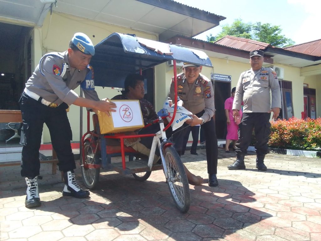 Polres Langkat Salurkan 70 Paket Bantuan Sosial