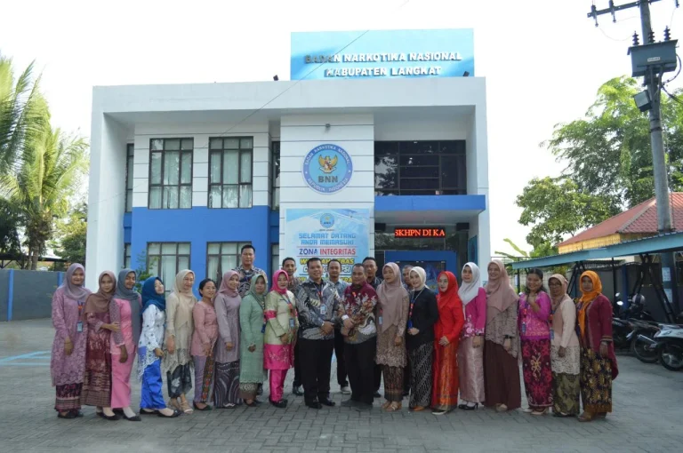 BNN Langkat Gelar Apel Gunakan Pakaian Kebaya