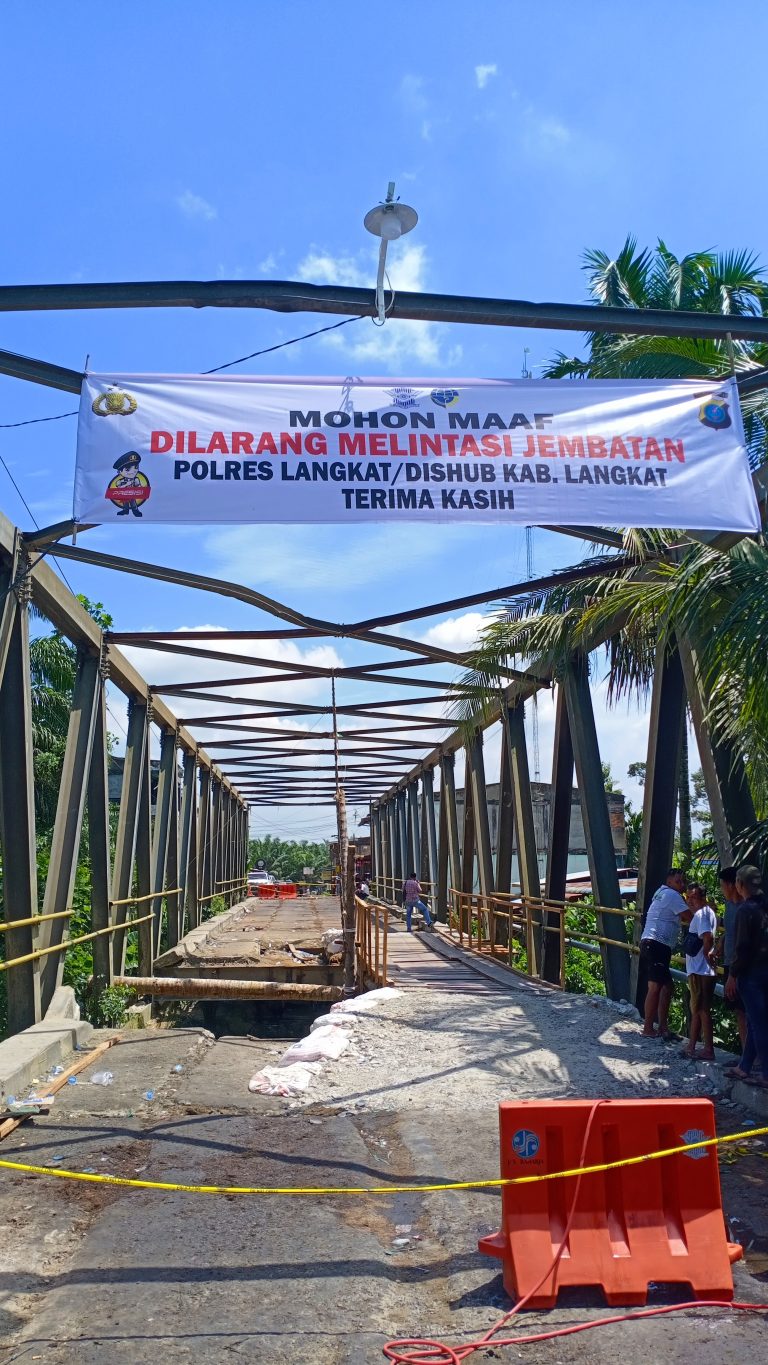 Jembatan Batang Serangan dititup masyarakat Gelar Aksi Protes