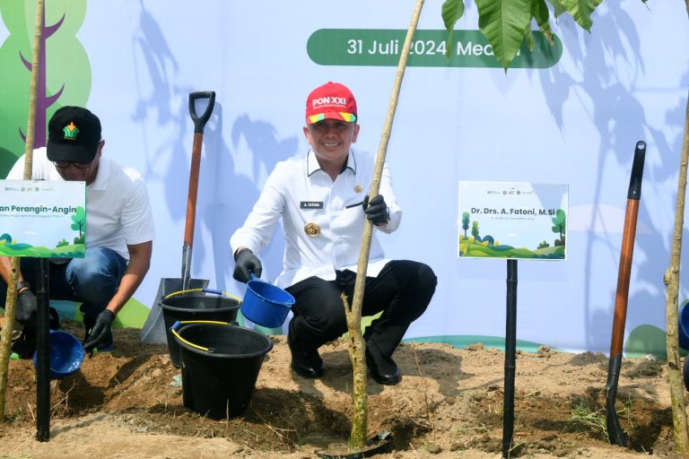 Pj Gubernur Sumut Ajak Seluruh Elemen Masyarakat Tingkatkan Penanaman Pohon