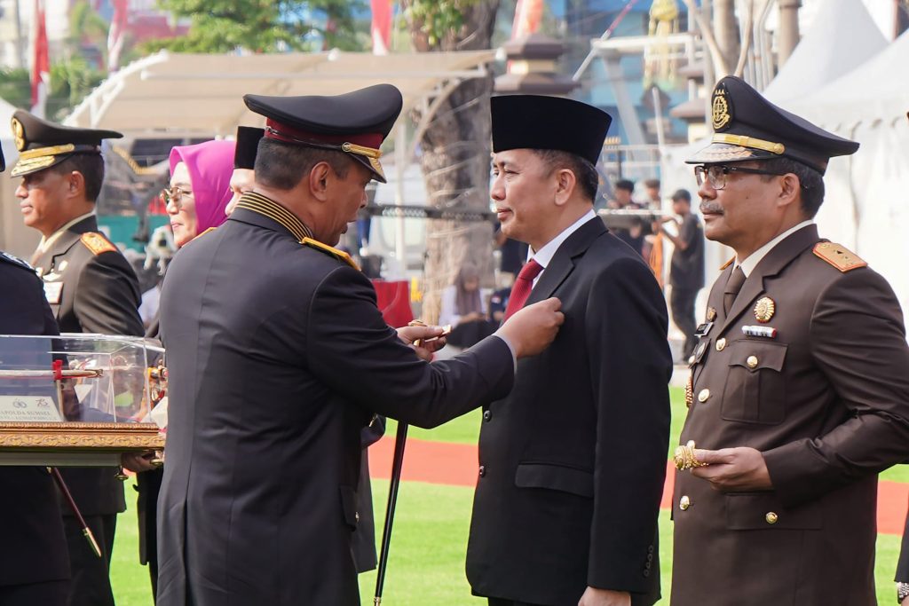 Pj Gubernur Sumut Terima Penghargaan Pin Emas