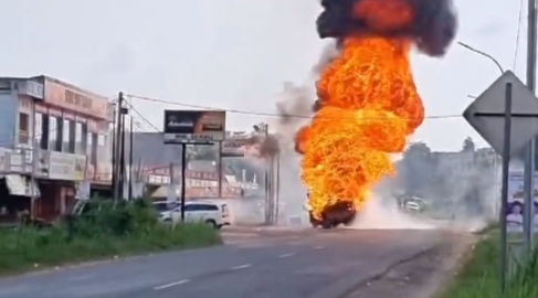 Truck Pengangkut Tabung LPG Terbakar di Jalintim KM. 32