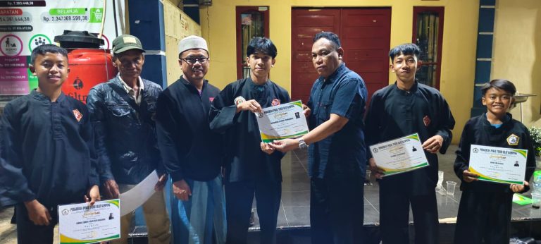 Dua Tahun Latihan Intensif, Empat Murid Perguruan Pukul Tujuh Silat Kampung Terima Sertifikat