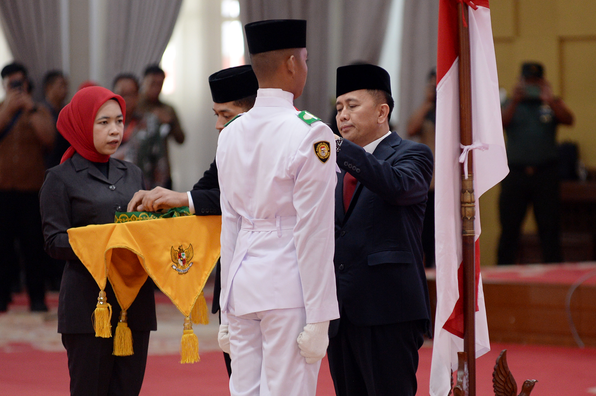 Pj Gubernur Agus Fatoni Kukuhkan Paskibraka Provinsi Sumut Tahun