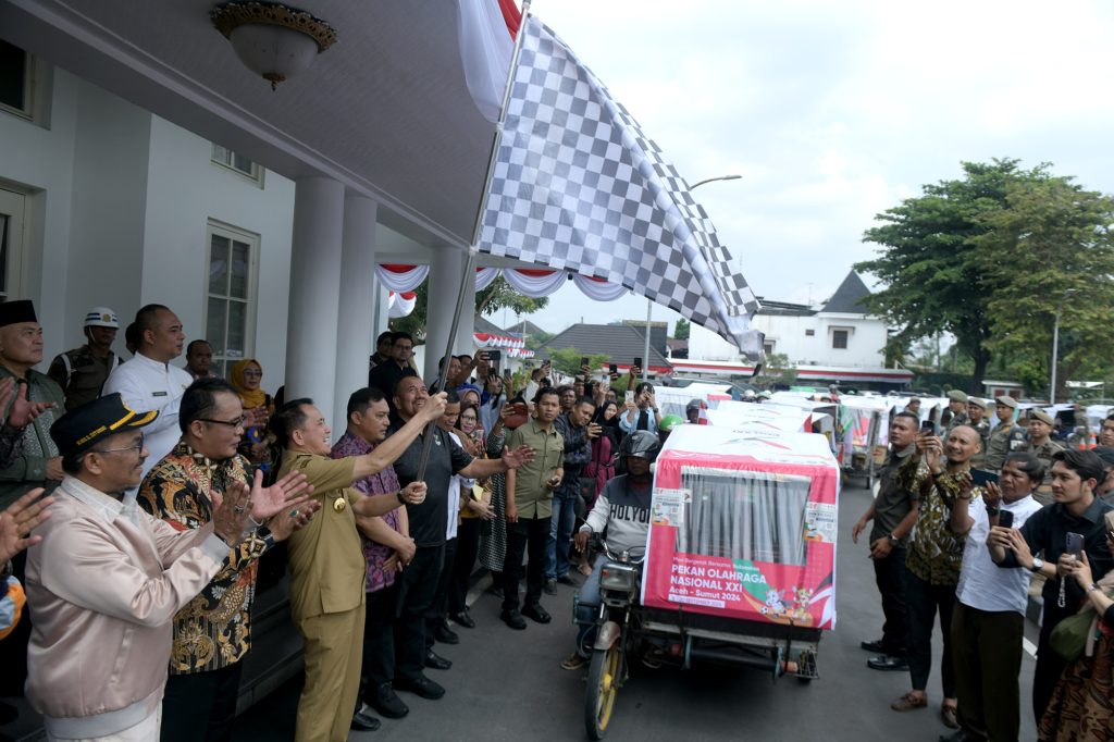 Pj Gubernur Sumut Agus Fatoni Lepas 550 Becak PON 2024