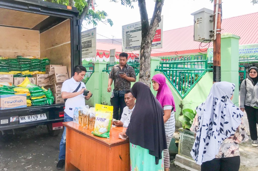 Warga Terima Kasih adanya Mobil Pasar Murah Keliling