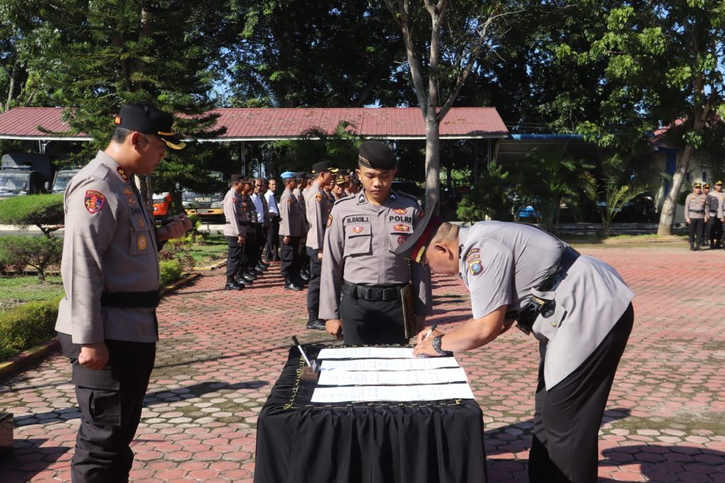 Kapolres Langkat Pimpin Upacara Sertijab Kasat dan Kasi