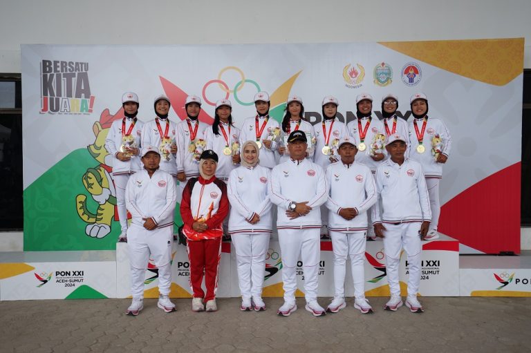 Mayoret Drumband Putri DKI Jakarta Raih Medali Emas