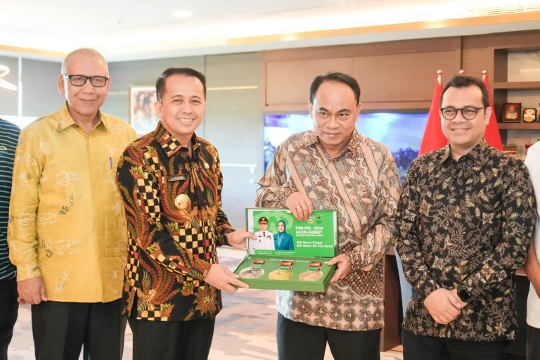 Pemprov Sumut Beri Penghargaan untuk Menkominfo