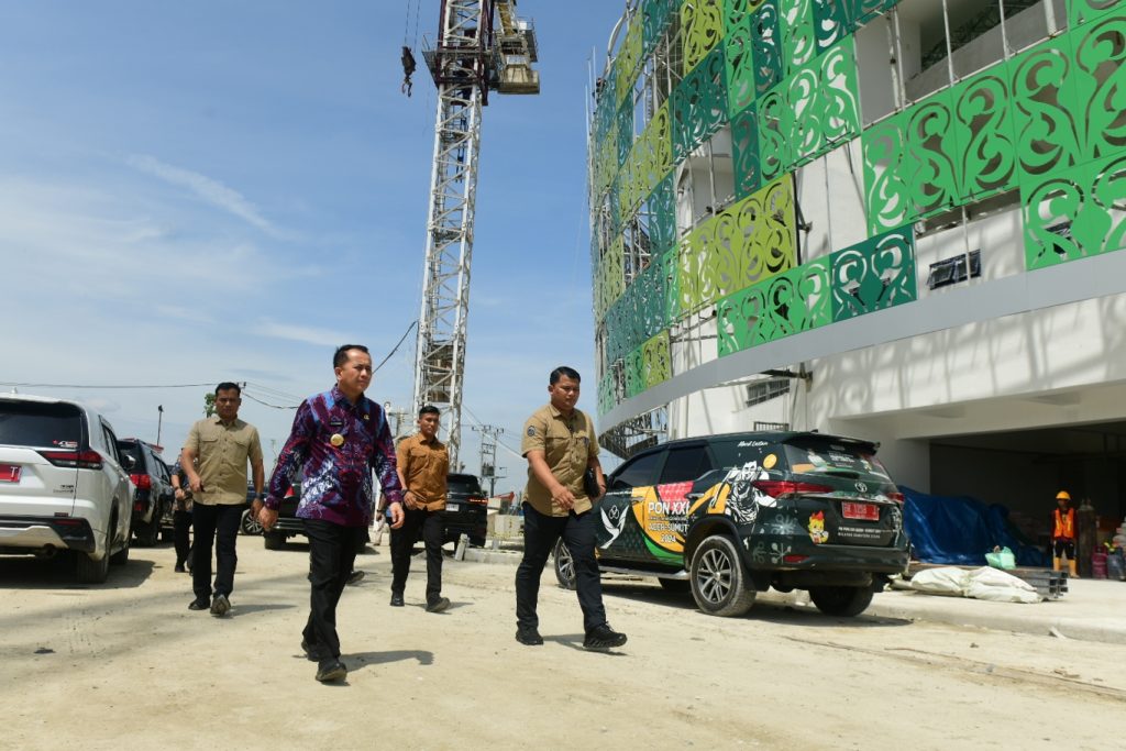 Pj Gubernur Agus Fatoni Bersama Menko PMK Tinjau Stadion Utama PON XXI Sumut