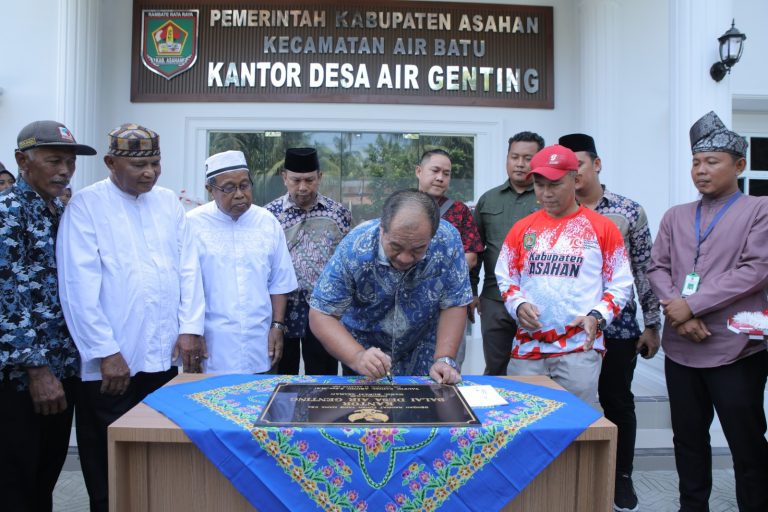 Wabup Asahan Resmikan Kantor Balai Desa Air Genting