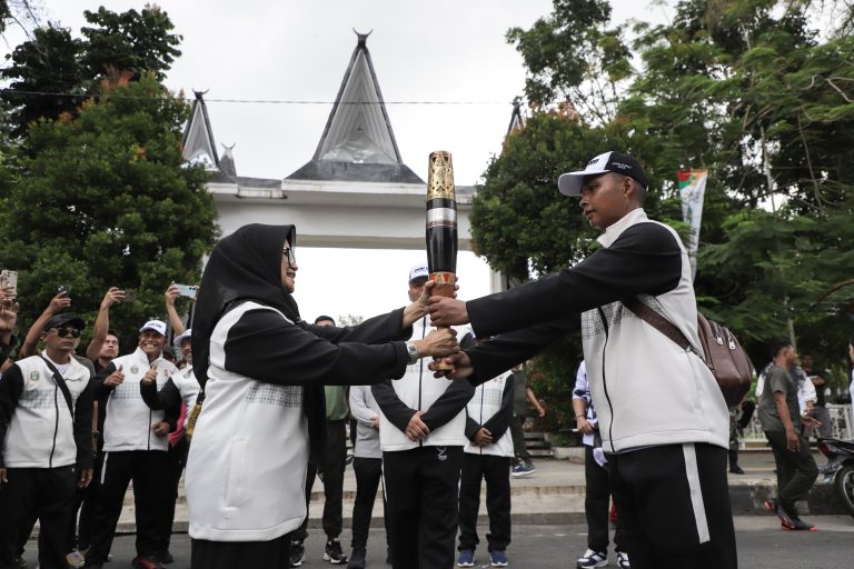 Walkot Susanti Sambut Rombongan Kirab Api PON XXI 2024