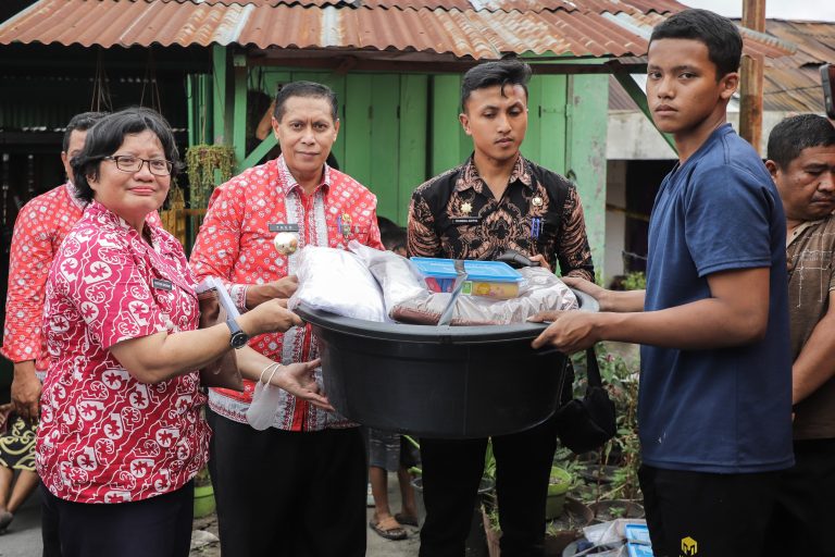 Pemko Siantar Beri Bantuan Korban Kebakaran di Kelurahan Asuhan