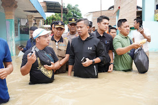 Pj Wali Kota Tebingtinggi Ceburkan Diri ke Banjir