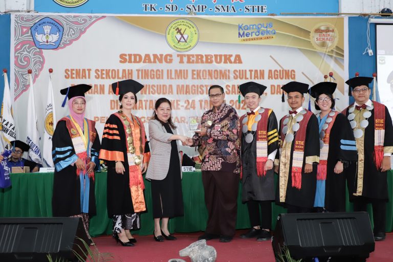 Pjs Walkot Siantar Hadiri Acara Wisuda STIE Sultan Agung 2024