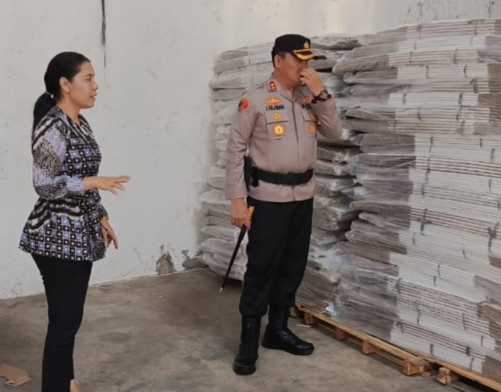 Sebagian logistik Pilkada Medan tiba di gudang KPU