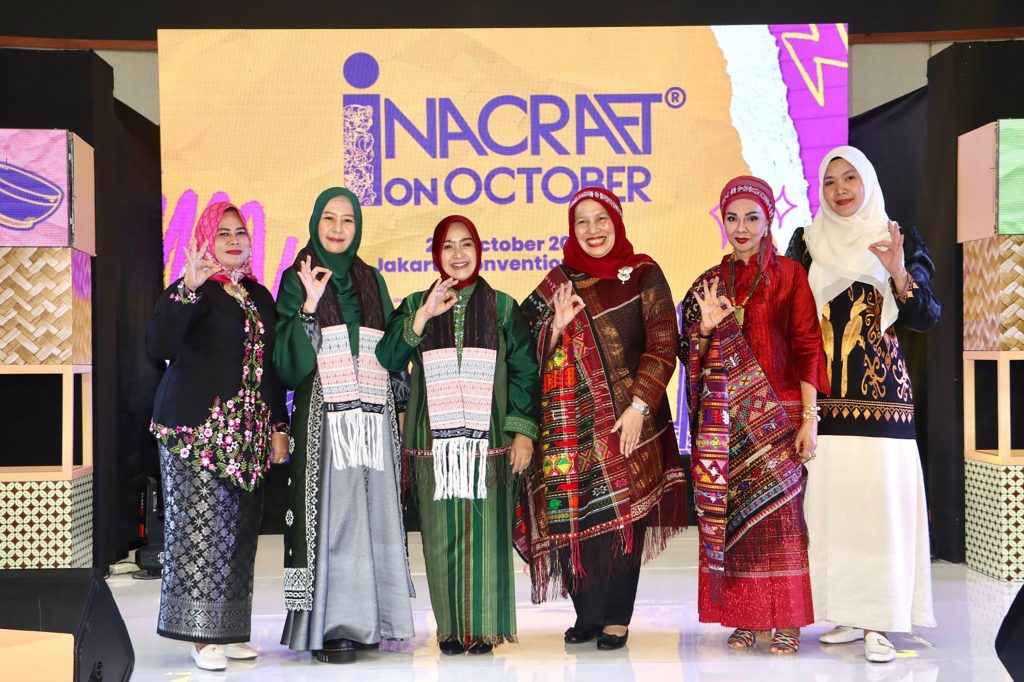 Tyas Fatoni Dukung Penuh Fashion Show yang Digelar Asephi Sumut