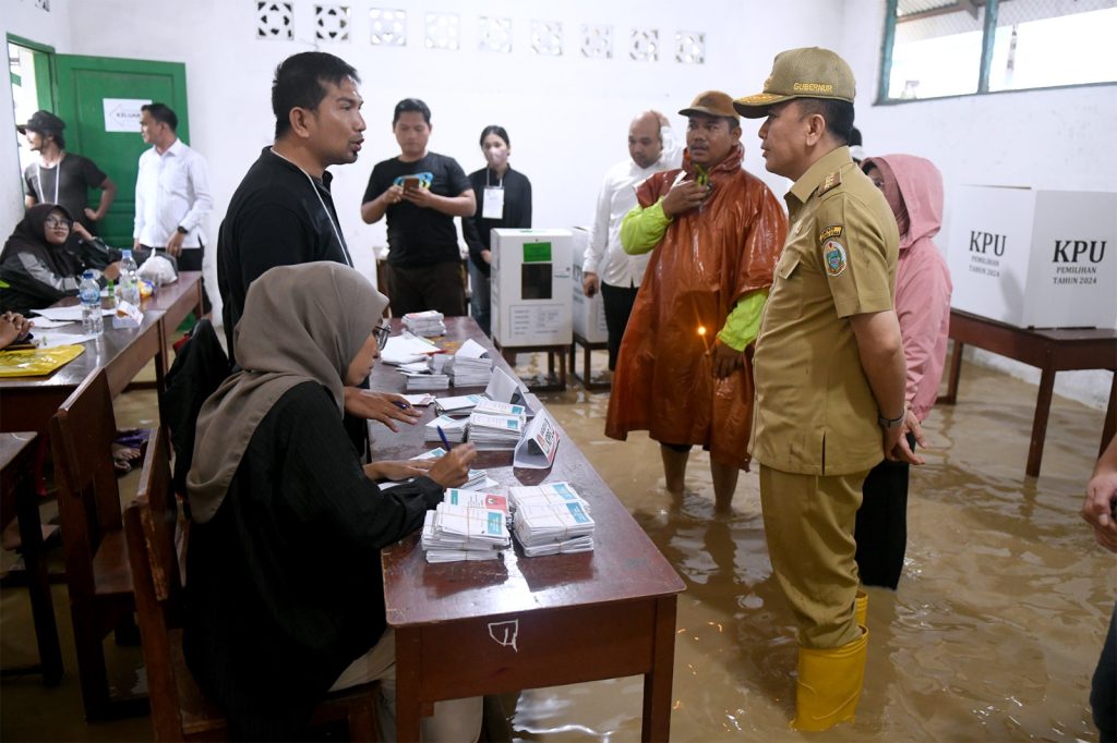 Pj Gubernur Sumut Agus Fatoni dan Forkopimda Tinjau TPS dan Banjir