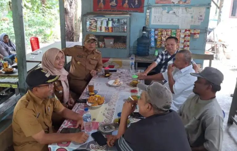 Pjs Bupati Sergai Singgah di Warung Pak Jayus