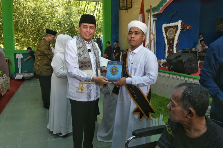 Fatoni Hadiri Wisuda Santri Tahfiz Qur'an di Ponpes Darul Muhsinin