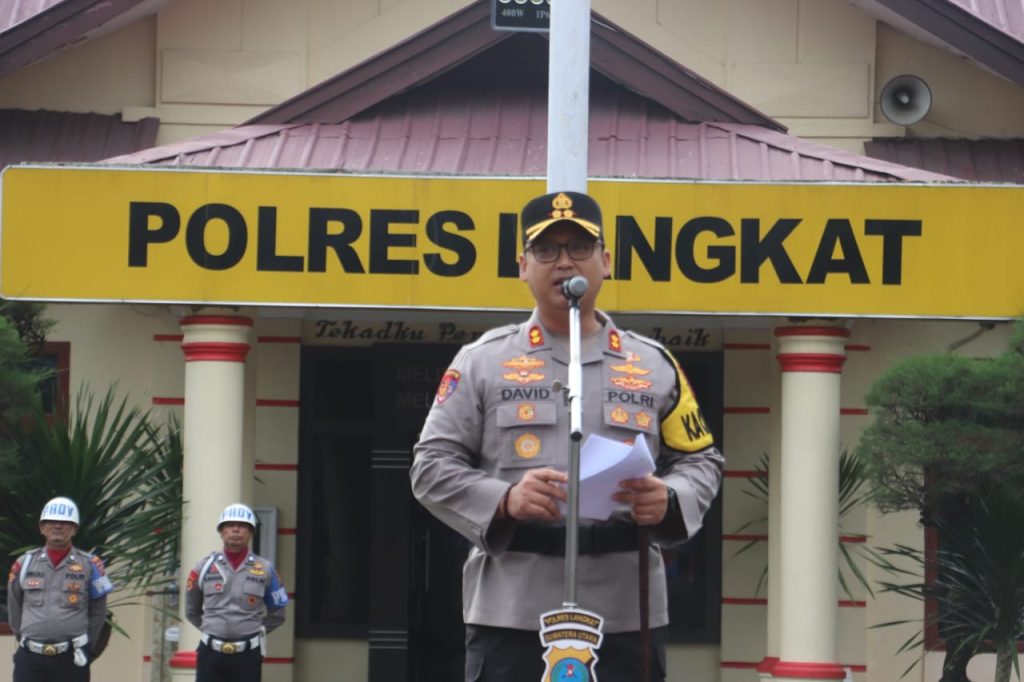 Pesan Kapolres Langkat Pimpin Upacara Bendera Bulanan