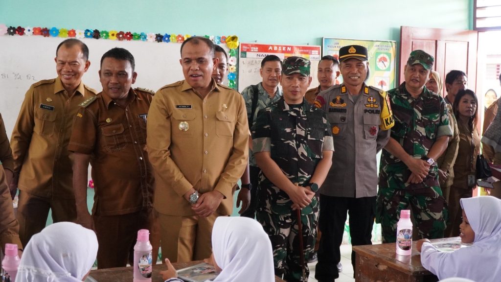 Pj Bupati Langkat Dampingi Ketua TP PKK Sumut Pantau Pemberian Makan Gratis