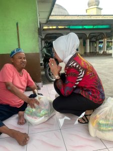 Sribana Perangin-Angin Beri Bantuan Sembako Kepenyandang Disabilitas