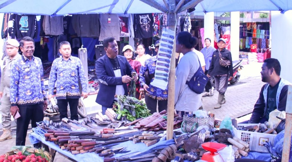Bupati Radiapoh Tinjau Pasar Tiga Runggu