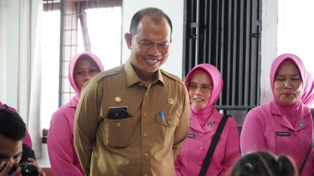 Polres dan Pemkab Langkat Bagikan Makan Siang Bergizi Gratis di SLB Negeri Stabat