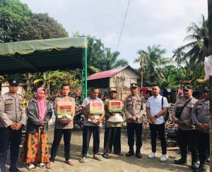 Polsek Stabat Bantu Warga Musibah Kebakaran