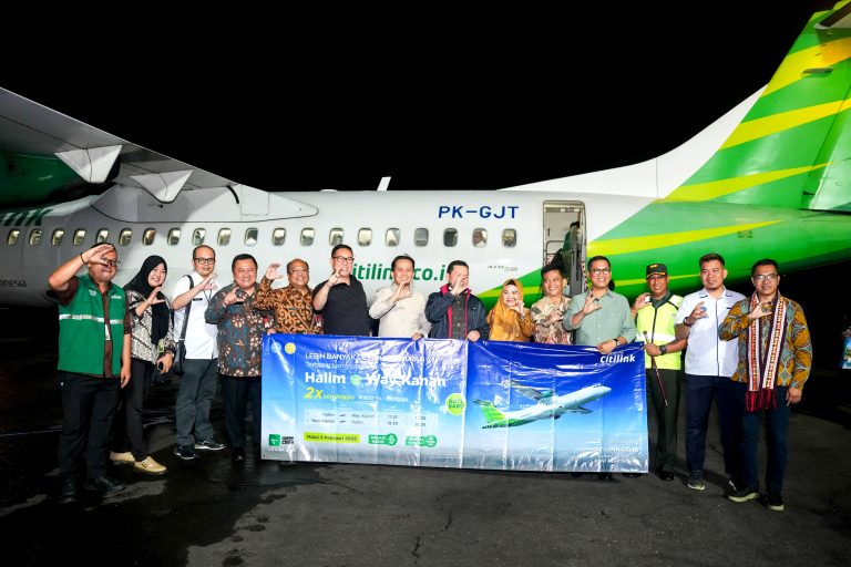 Agus Fatoni Hadiri Peresmian Penerbangan Domestik Perdana dari Bandara Gatot Subroto Way Kanan