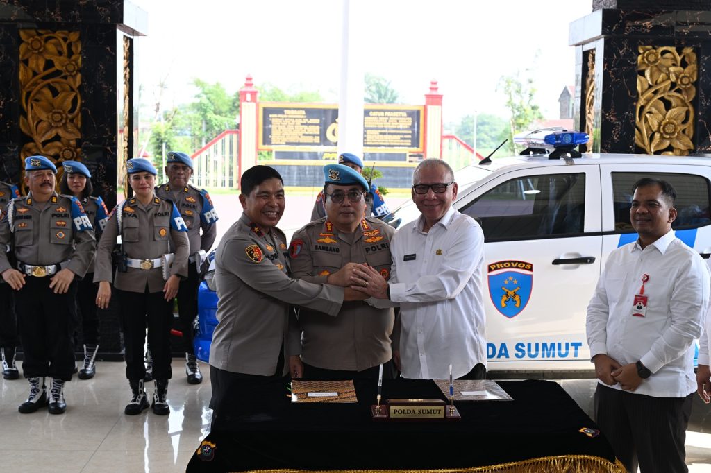 Pemprov Sumut Serahkan Hibah Mobil Dinas untuk Polda Sumut