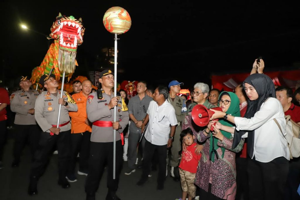 Perayaan Cap Go Meh, dr Susanti Lepas Pawai Barongsai dan Naga Liong