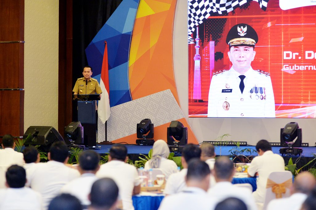 Pj Gubernur Agus Fatoni Rapat Kerja Bank Sumut 2025