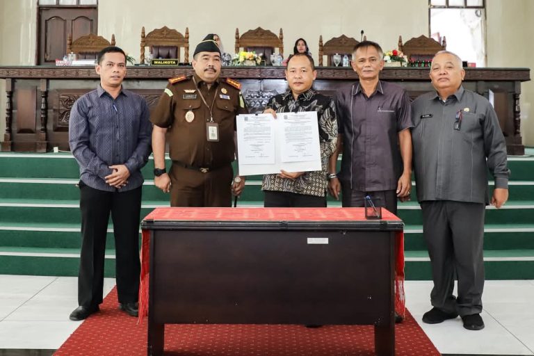 Sekdako Siantar Ikut Rapat Paripurna DPRD Bahas Pengangkatan Walkot dan Wawalkot Terpilih