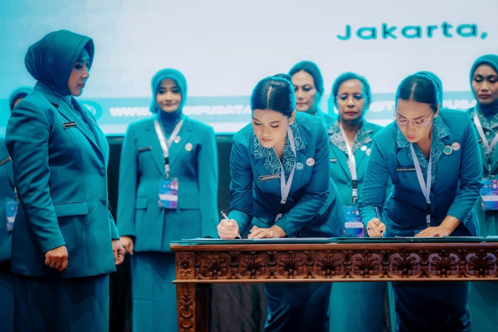 Tri Tito Karnavian Lantik Kahiyang Ayu Jadi Ketua TP PKK dan Ketua Tim Pembina Posyandu Sumut