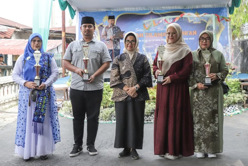 dr Susanti Tutup MTQN ke-57 Kecamatan Siantar Timur, Kelurahan Asuhan Juara Umum