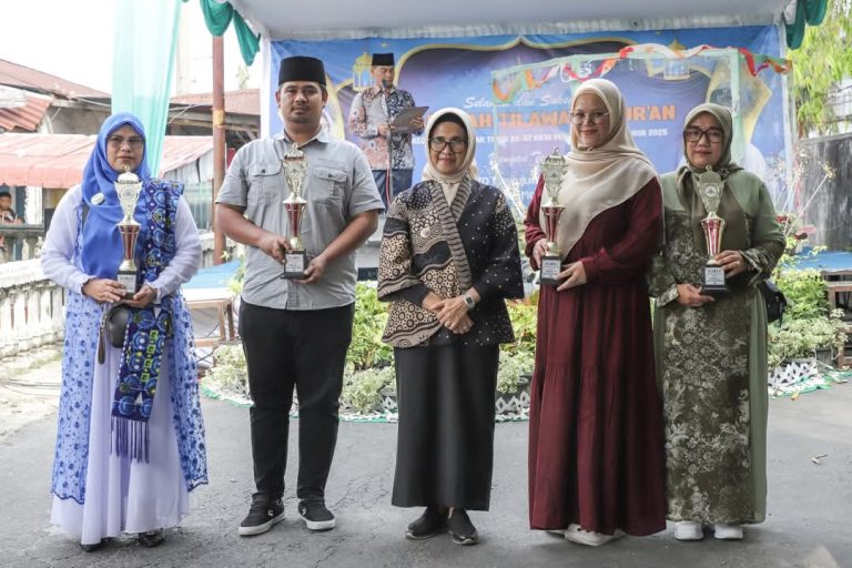 dr Susanti Tutup MTQN ke-57 Kecamatan Siantar Timur, Kelurahan Asuhan Juara Umum