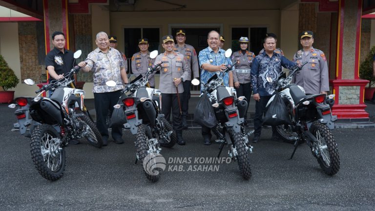 Bupati Asahan Serahkan 4 Unit Sepeda Motor ke Polres Asahan