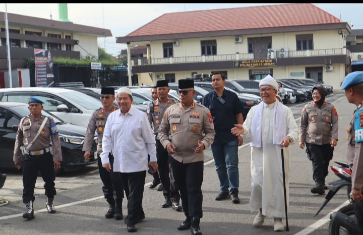 Kapolrestabes Medan Berikan Tausiyah Ramadhan dan Takjil kepada Tahanan