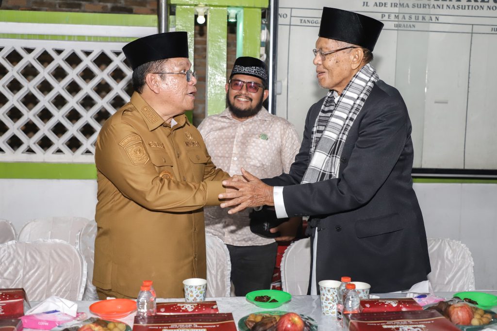 Pemko Siantar Serahkan Bantuan Dana Hibah Rp20 Juta ke Masjid Al-Hanif